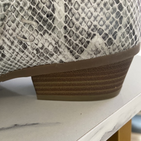 Kenneth Cole REACTION Womens Side Way Ankle Boot Size 9.5 - Picture 7 of 7